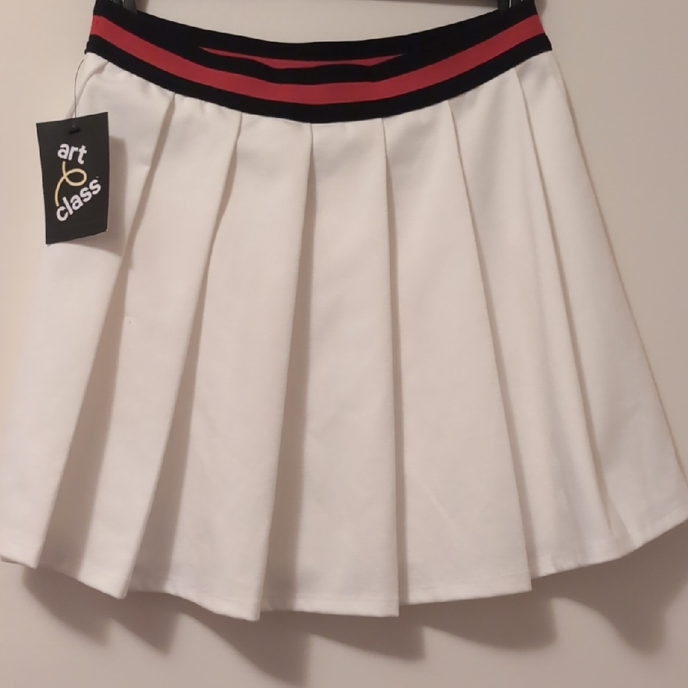 Art Class Women's White Pleated Skirt